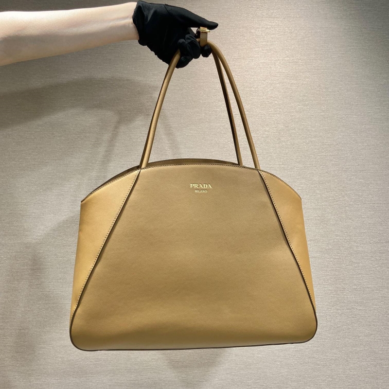 Pra*a tote bags